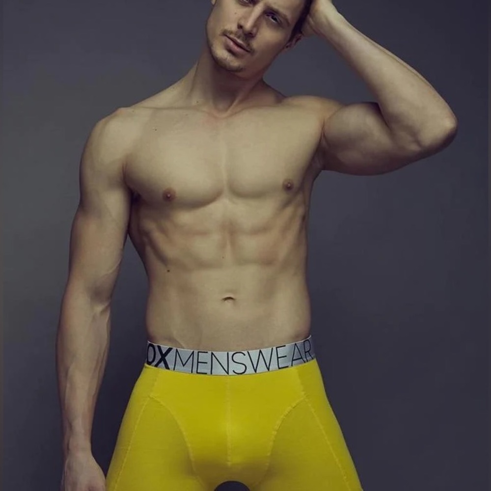 BOX MENSWEAR FEATURE FIT - SCARY CANARY BOXER SHORTS SIZE SMALL